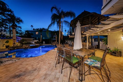 House in Palm Harbor, Florida 5 bedrooms, 305.56 sq.m. № 1716797 - photo 12