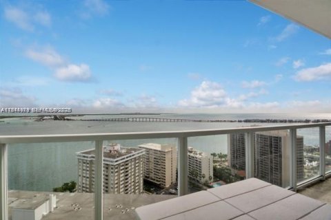 Condo in Miami, Florida, 1 bedroom  № 2001581 - photo 3
