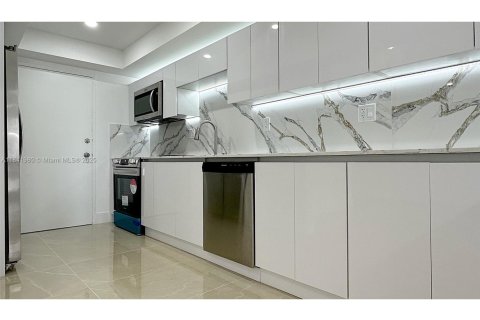 Condo in Aventura, Florida, 2 bedrooms № 2018392 - photo 3