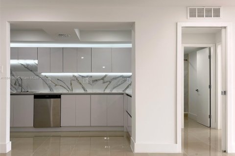 Condo in Aventura, Florida, 2 bedrooms № 2018392 - photo 4