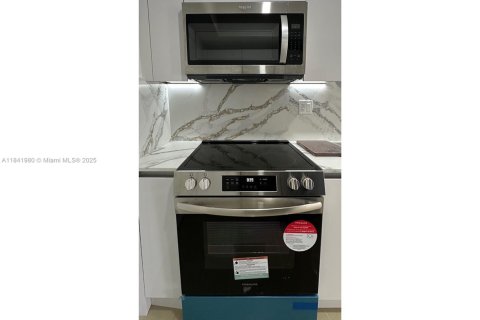 Condo in Aventura, Florida, 2 bedrooms № 2018392 - photo 23