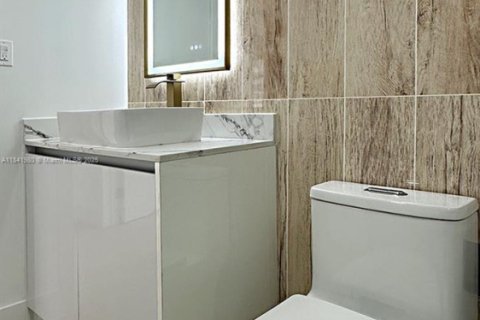 Condo in Aventura, Florida, 2 bedrooms № 2018392 - photo 29