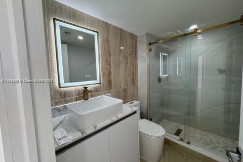 Condo in Aventura, Florida, 2 bedrooms № 2018392 - photo 13