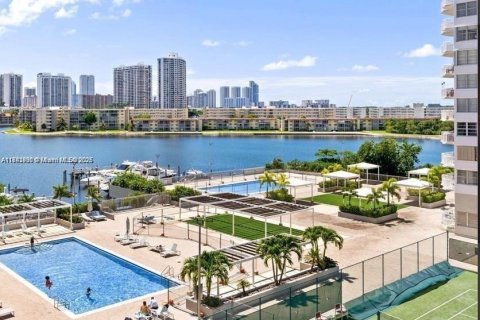 Condo in Aventura, Florida, 2 bedrooms № 2018392 - photo 2