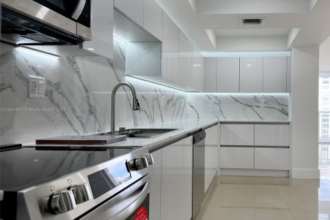 Condo in Aventura, Florida, 2 bedrooms № 2018392 - photo 8