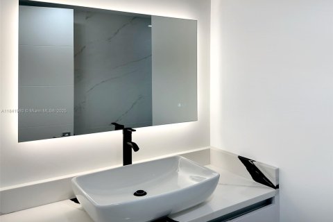 Condo in Aventura, Florida, 2 bedrooms № 2018392 - photo 19