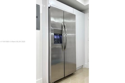 Condo in Aventura, Florida, 2 bedrooms № 2018392 - photo 24