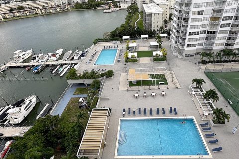 Condo in Aventura, Florida, 2 bedrooms № 2018392 - photo 22
