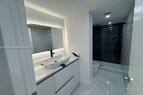 Condo in Aventura, Florida, 2 bedrooms № 2018392 - photo 15