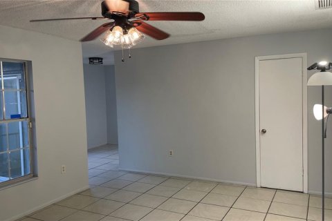 Condominio en alquiler en Orlando, Florida, 2 dormitorios, 91.42 m2 № 2093625 - foto 2