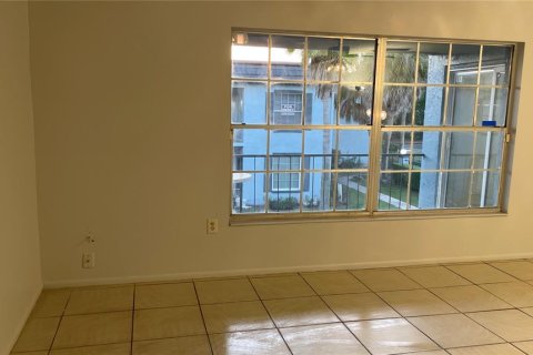 Condominio en alquiler en Orlando, Florida, 2 dormitorios, 91.42 m2 № 2093625 - foto 5