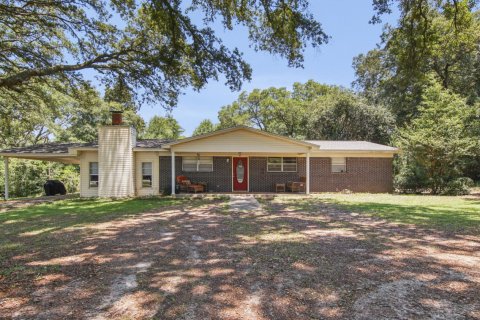 House in De Funiak Springs, Florida 3 bedrooms, 183.95 sq.m. № 589929 - photo 1