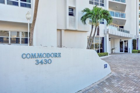 Condominio en alquiler en Fort Lauderdale, Florida, 1 dormitorio, 97.92 m2 № 1035893 - foto 1