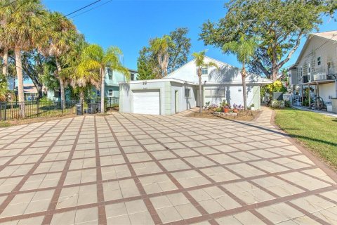 Casa en Port Richey, Florida 4 dormitorios, 234.11 m2 № 2110119