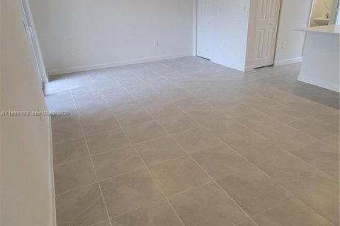 Townhouse in Homestead, Florida 3 bedrooms, 135.64 sq.m. № 1993541 - photo 7