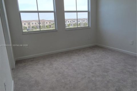 Townhouse in Homestead, Florida 3 bedrooms, 135.64 sq.m. № 1993541 - photo 15