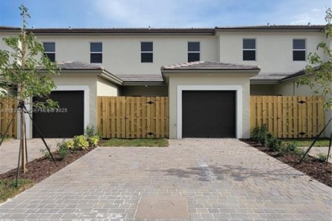 Townhouse in Homestead, Florida 3 bedrooms, 135.64 sq.m. № 1993541 - photo 20