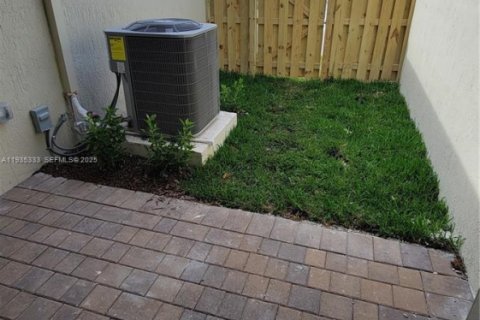 Townhouse in Homestead, Florida 3 bedrooms, 135.64 sq.m. № 1993541 - photo 18