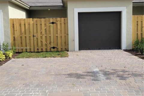 Townhouse in Homestead, Florida 3 bedrooms, 135.64 sq.m. № 1993541 - photo 21