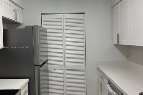 Copropriété à louer à Dania Beach, Floride: 2 chambres, 86.68 m2 № 1966334 - photo 5