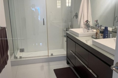 Condominio en venta en Aventura, Florida, 2 dormitorios, 109.72 m2 № 1875193 - foto 18
