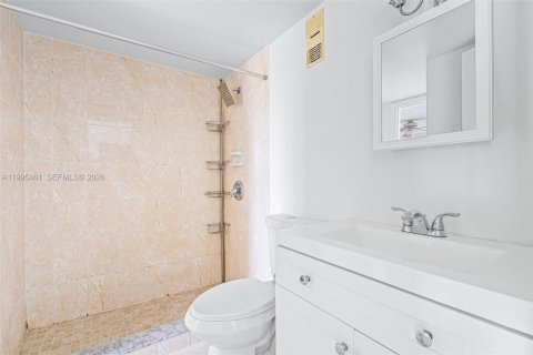 Снять в аренду кондоминиум в Майами, Флорида 2 спальни, 74.14м2, № 2060517 - фото 13