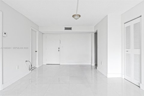 Снять в аренду кондоминиум в Майами, Флорида 2 спальни, 74.14м2, № 2060517 - фото 6