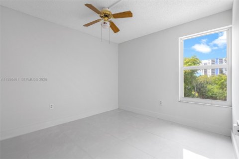 Снять в аренду кондоминиум в Майами, Флорида 2 спальни, 74.14м2, № 2060517 - фото 14