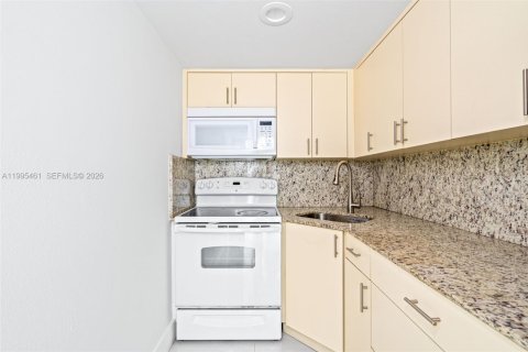 Снять в аренду кондоминиум в Майами, Флорида 2 спальни, 74.14м2, № 2060517 - фото 8