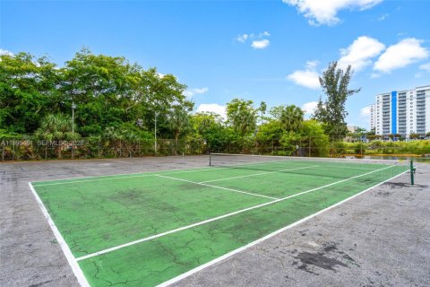 Снять в аренду кондоминиум в Майами, Флорида 2 спальни, 74.14м2, № 2060517 - фото 24