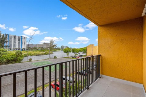 Снять в аренду кондоминиум в Майами, Флорида 2 спальни, 74.14м2, № 2060517 - фото 19