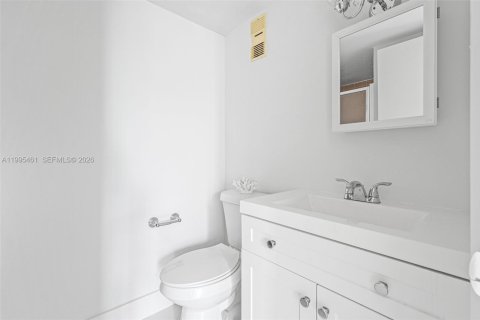 Снять в аренду кондоминиум в Майами, Флорида 2 спальни, 74.14м2, № 2060517 - фото 16