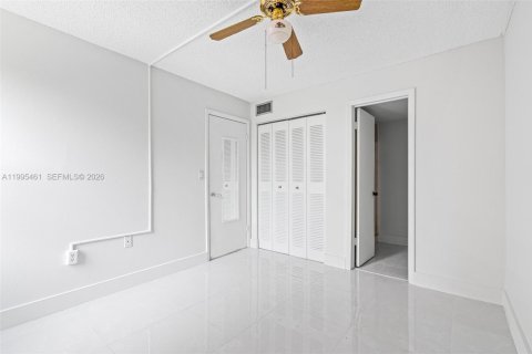 Снять в аренду кондоминиум в Майами, Флорида 2 спальни, 74.14м2, № 2060517 - фото 15