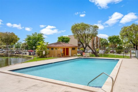 Снять в аренду кондоминиум в Майами, Флорида 2 спальни, 74.14м2, № 2060517 - фото 22