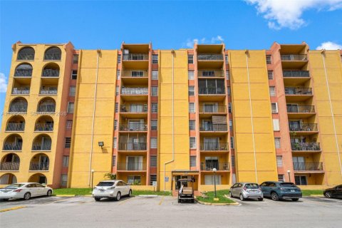 Снять в аренду кондоминиум в Майами, Флорида 2 спальни, 74.14м2, № 2060517 - фото 26