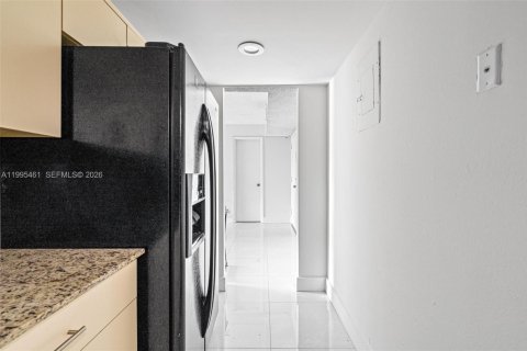 Снять в аренду кондоминиум в Майами, Флорида 2 спальни, 74.14м2, № 2060517 - фото 9