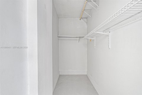 Снять в аренду кондоминиум в Майами, Флорида 2 спальни, 74.14м2, № 2060517 - фото 12