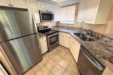 Condominio en alquiler en Orlando, Florida, 2 dormitorios, 80.27 m2 № 1810351 - foto 2