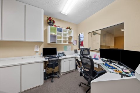 Propiedad comercial en venta en Kissimmee, Florida, 422.8 m2 № 2308848 - foto 22
