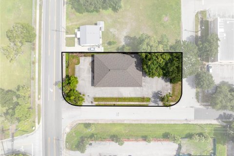 Propiedad comercial en venta en Kissimmee, Florida, 422.8 m2 № 2308848 - foto 4