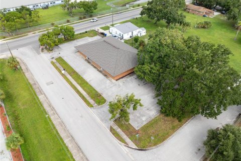 Propiedad comercial en venta en Kissimmee, Florida, 422.8 m2 № 2308848 - foto 9