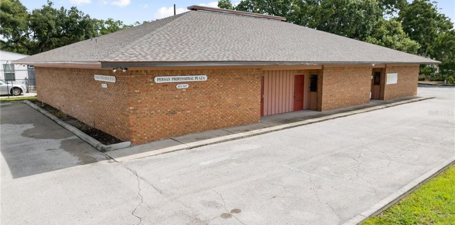 Propiedad comercial en Kissimmee, Florida 422.8 m2 № 2308848