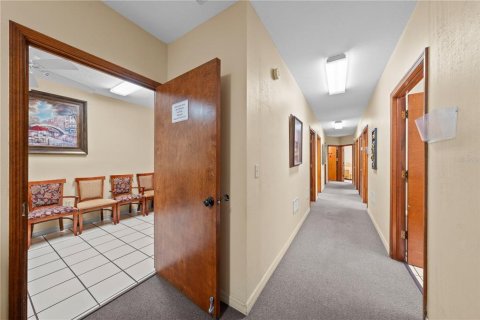 Propiedad comercial en venta en Kissimmee, Florida, 422.8 m2 № 2308848 - foto 24