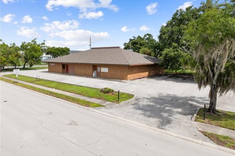 Propiedad comercial en venta en Kissimmee, Florida, 422.8 m2 № 2308848 - foto 16