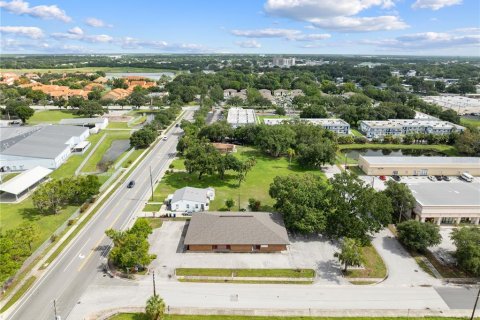 Propiedad comercial en venta en Kissimmee, Florida, 422.8 m2 № 2308848 - foto 6