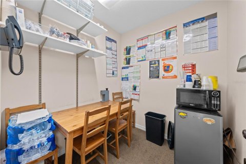 Propiedad comercial en venta en Kissimmee, Florida, 422.8 m2 № 2308848 - foto 29