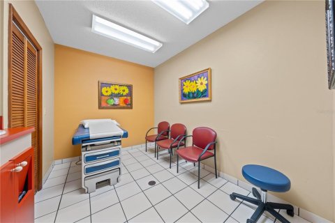 Propiedad comercial en venta en Kissimmee, Florida, 422.8 m2 № 2308848 - foto 30