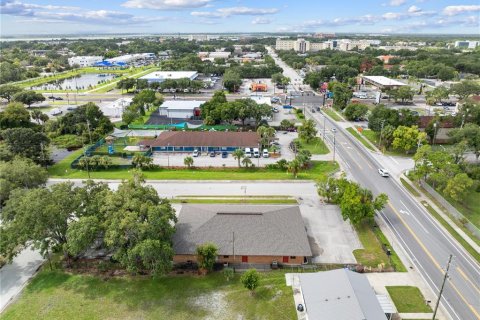 Propiedad comercial en venta en Kissimmee, Florida, 422.8 m2 № 2308848 - foto 11