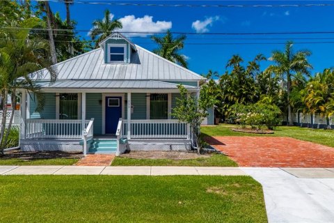 House in Punta Gorda, Florida 3 bedrooms, 256.22 sq.m. № 2237957 - photo 9