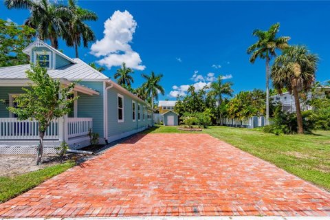 House in Punta Gorda, Florida 3 bedrooms, 256.22 sq.m. № 2237957 - photo 11